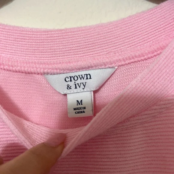 Crown & Ivy Pink Ribbed Short Puff Sleeve Blouse with Knotted Detail - Picture 2 of 8